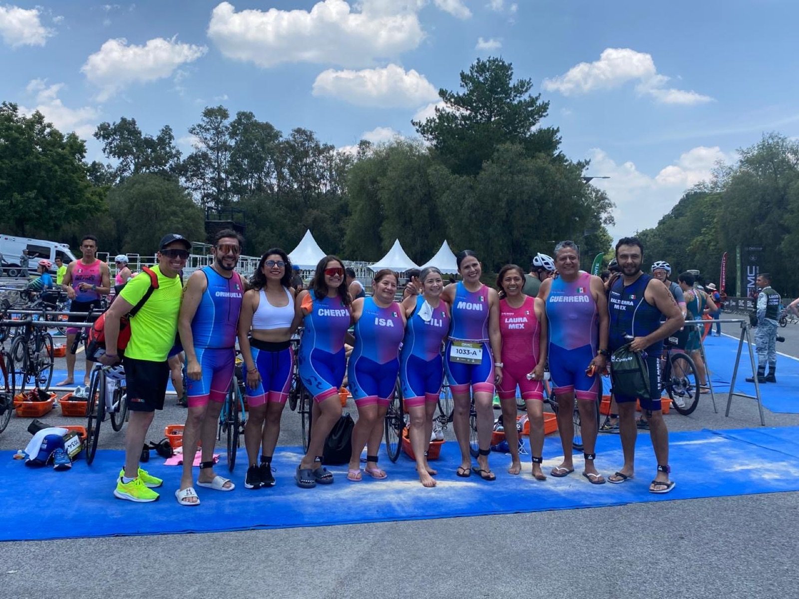Equipo de triatlón en una competencia